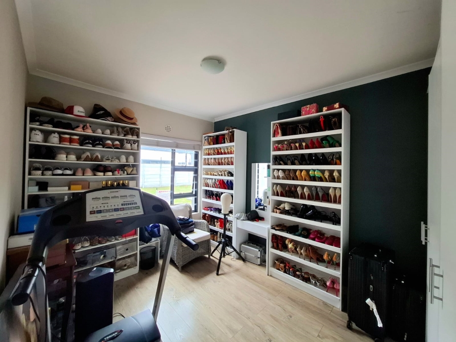 To Let 4 Bedroom Property for Rent in Parklands North Western Cape